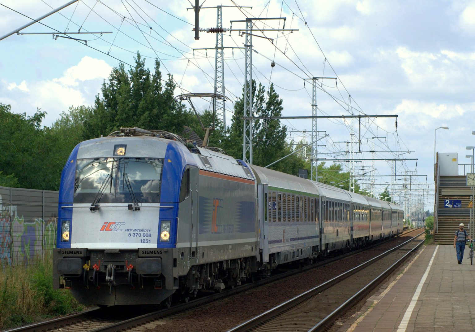 berlin-to-warsaw-train-time-tickets-schedule-classes