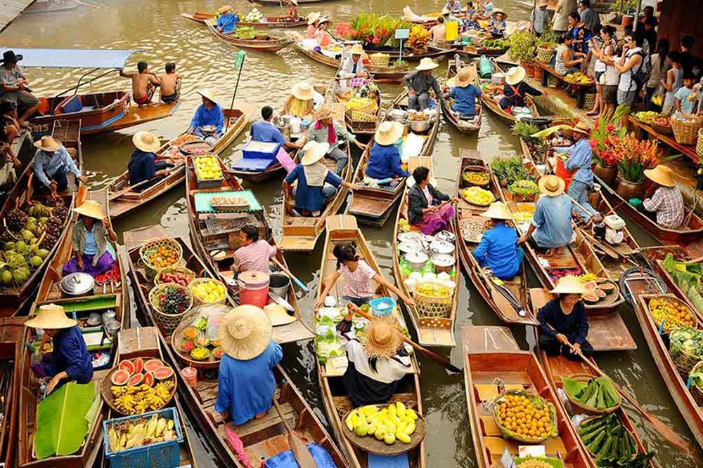 Four Regions Floating Market